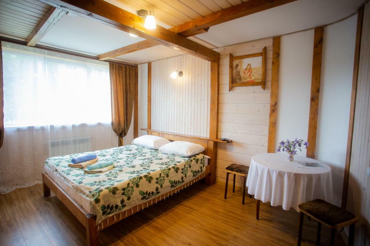 Hotel Сервус Guest Yaremche Exterior foto